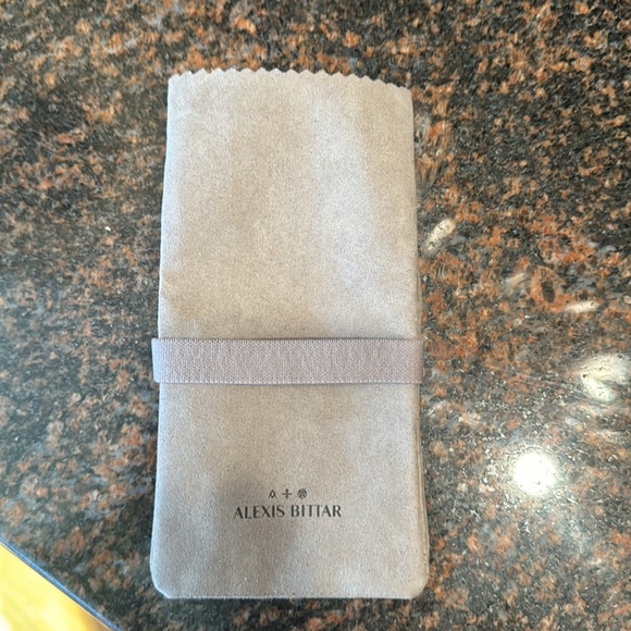 Alexis Bittar
Brut Link Large Stone Disc Pendant Necklace, Green Agate - Picture 7 of 7